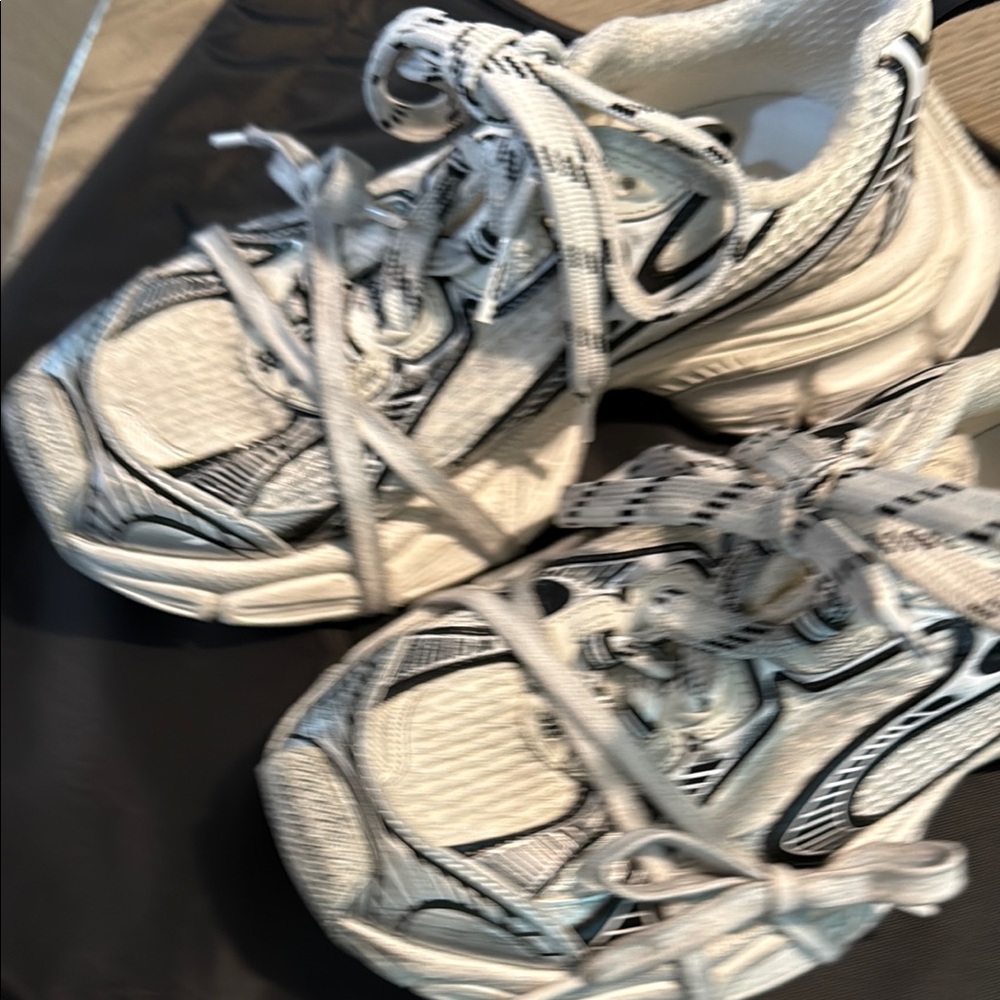 Balenciaga White and Black Sneakers Distressed Chunky Design size 38, fits 38.8 - Picture 9 of 13